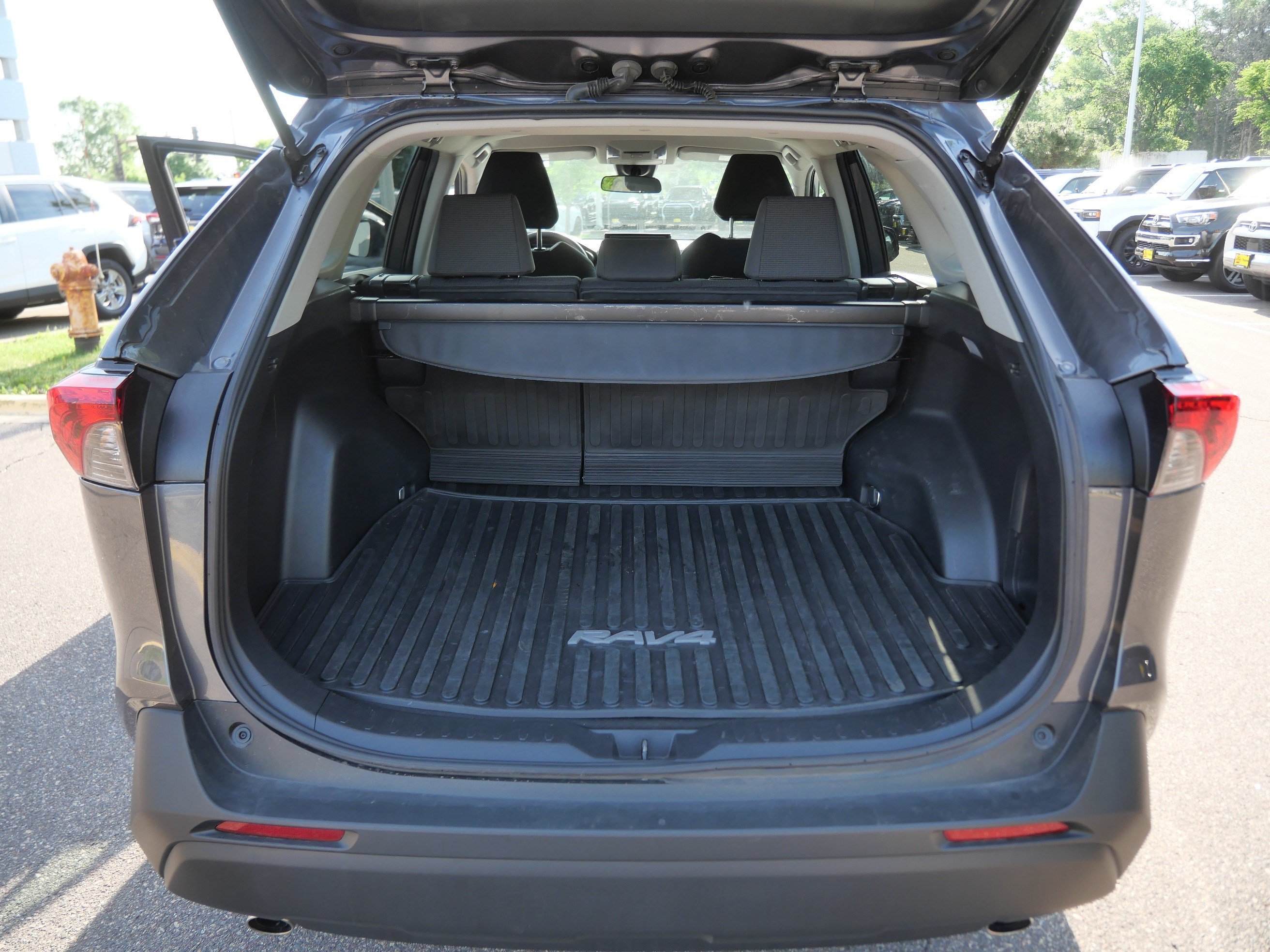 Certified 2022 Toyota RAV4 LE AWD/4WD image 19