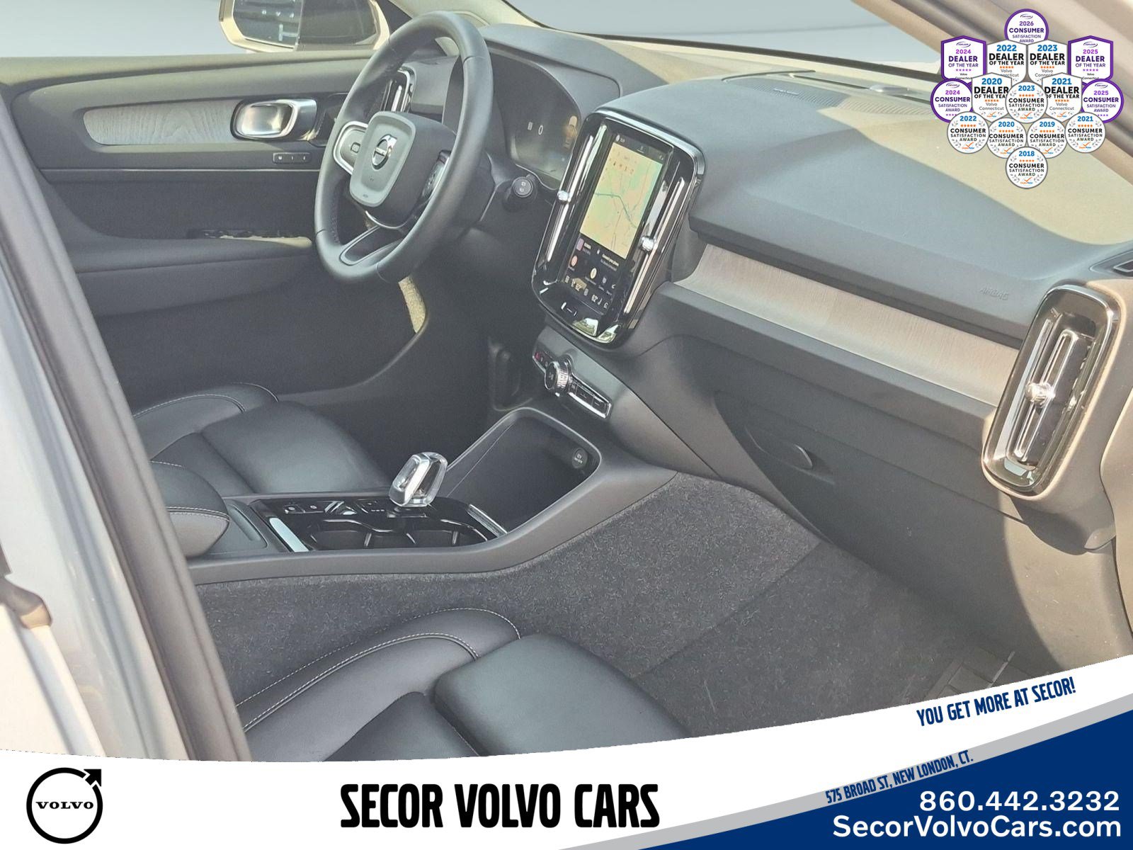 Used 2024 Volvo XC40 B5 Plus w/ Climate Package AWD/4WD image 18
