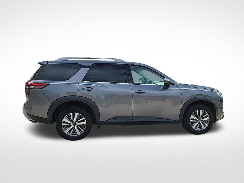 Used 2025 Nissan Pathfinder SL AWD/4WD image 5