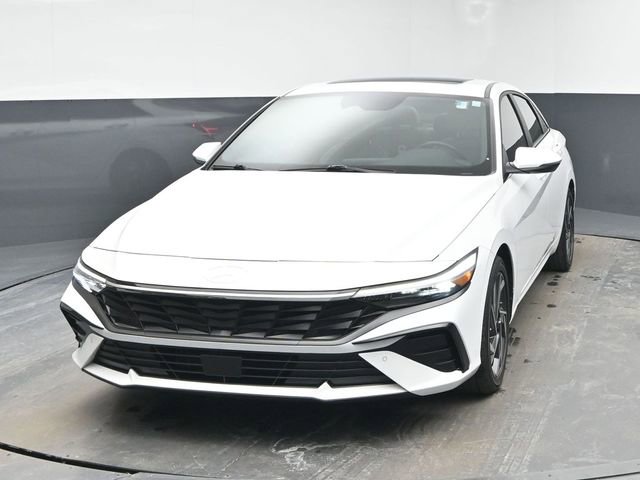 Used 2024 Hyundai Elantra Limited image 3