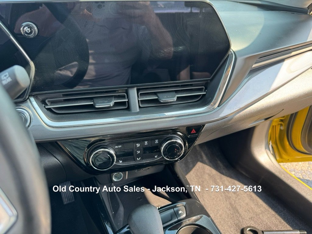 Used 2024 Chevrolet Trax ACTIV w/ Sunroof Package image 30