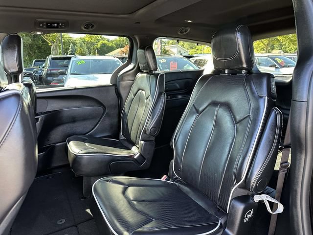 Used 2025 Chrysler Pacifica Limited FWD image 7