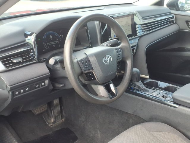 Used 2025 Toyota Camry LE FWD image 8
