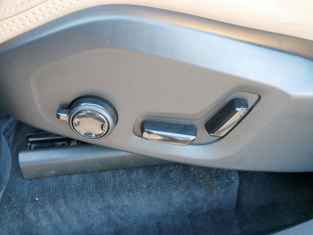 Used 2023 Volvo XC90 T8 Ultimate image 17