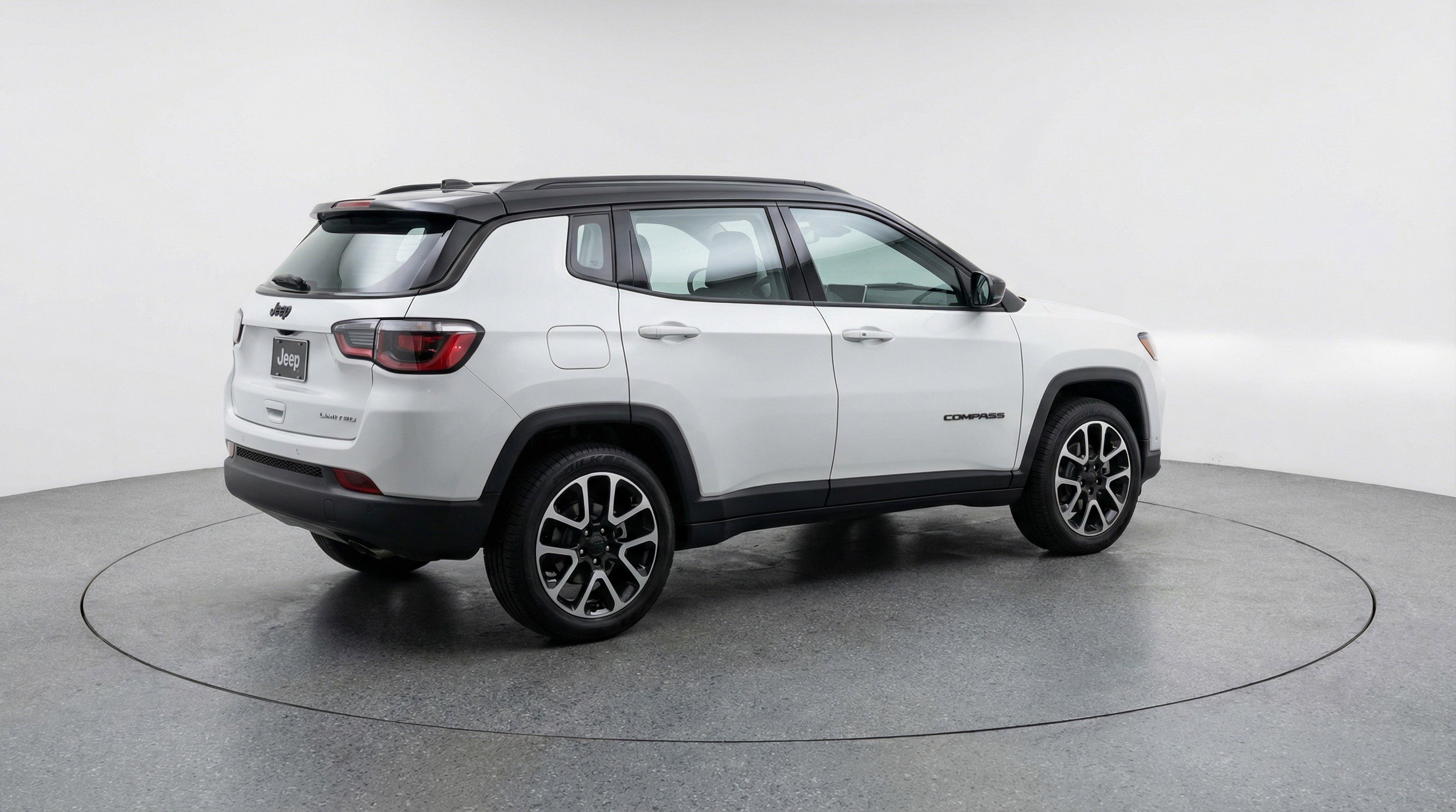 Used 2025 Jeep Compass Trailhawk image 9