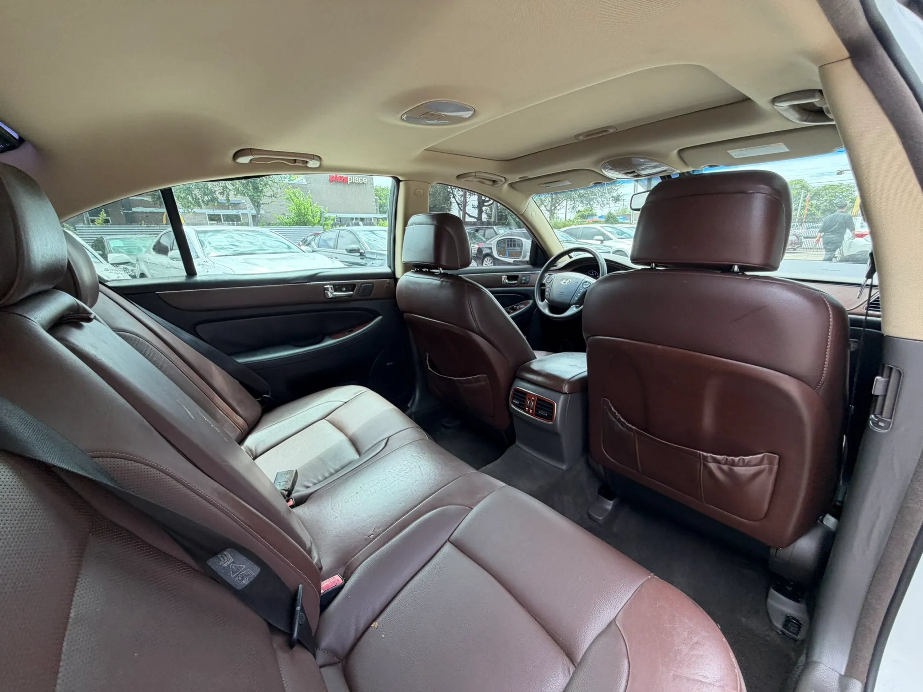 Used 2013 Hyundai Genesis 3.8 w/ Premium Pkg RWD image 12