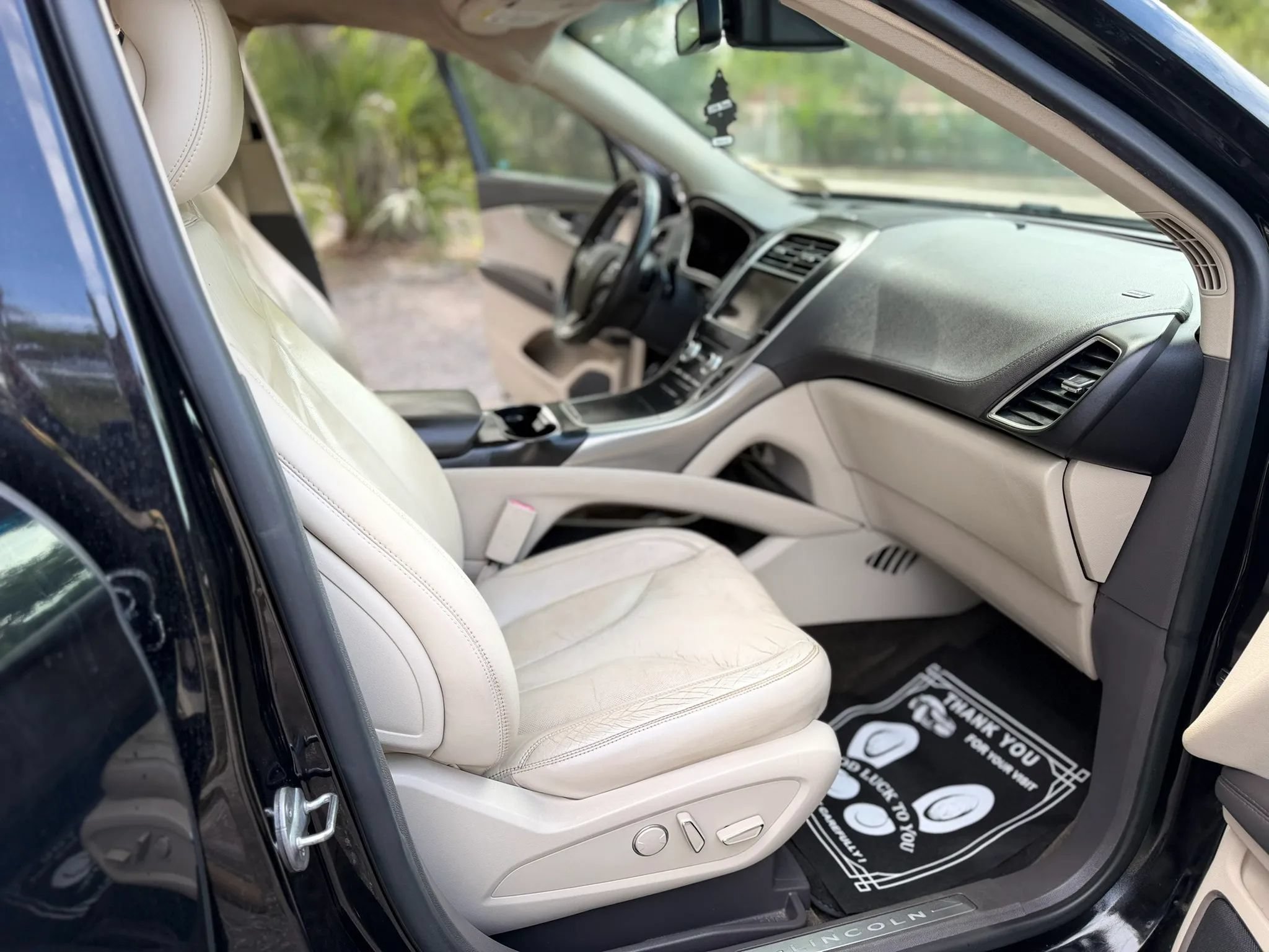 Used 2016 Lincoln MKX Select w/ Select Plus Package AWD/4WD image 6