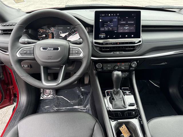 Used 2025 Jeep Compass Latitude w/ Altitude Special Edition AWD/4WD image 17