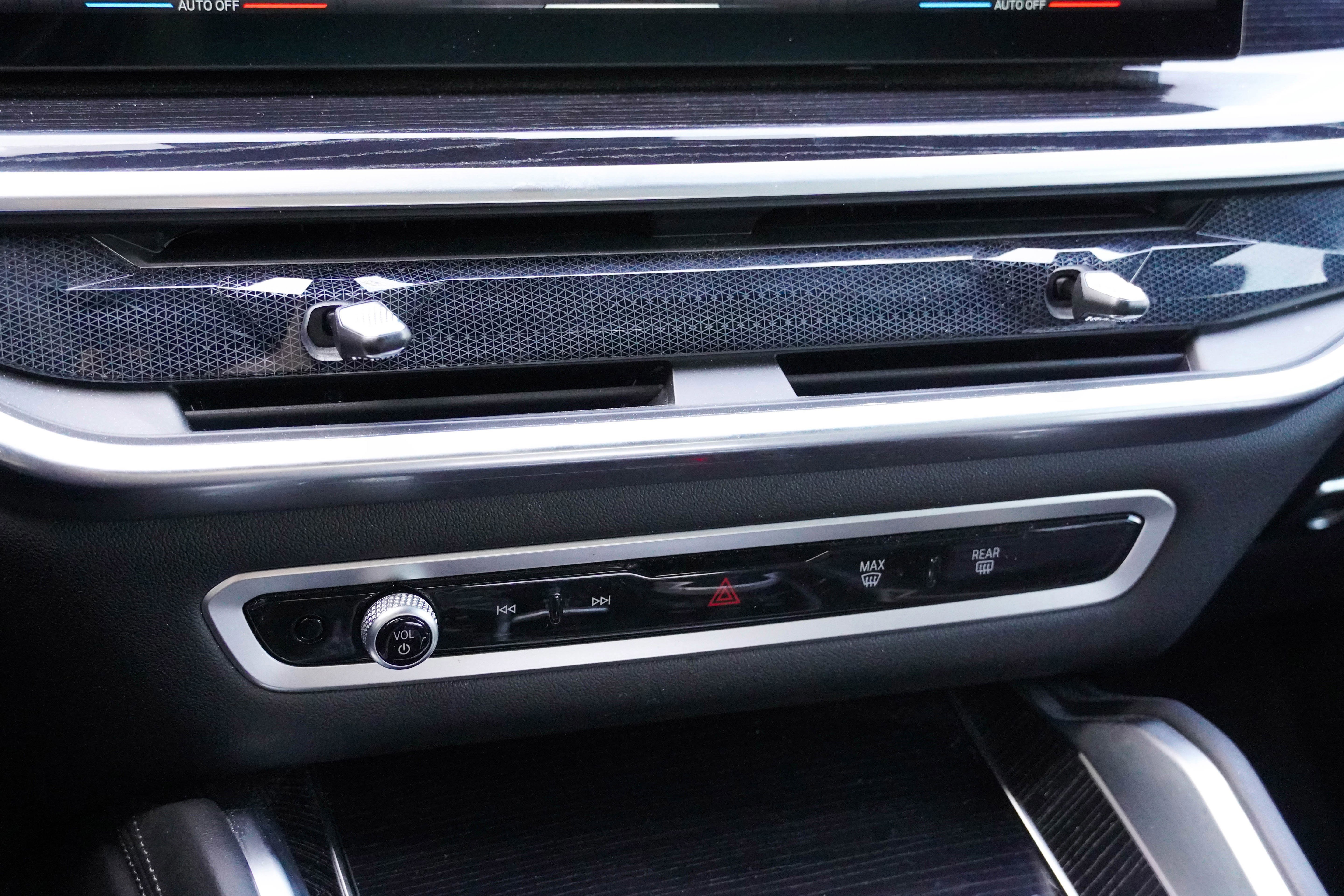 Certified 2024 BMW X6 xDrive40i w/ Premium Package image 30