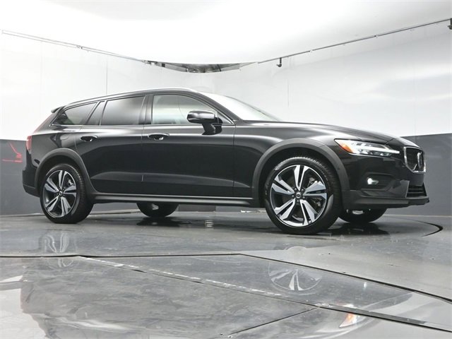 Used 2024 Volvo V60 B5 Cross Country Plus image 38