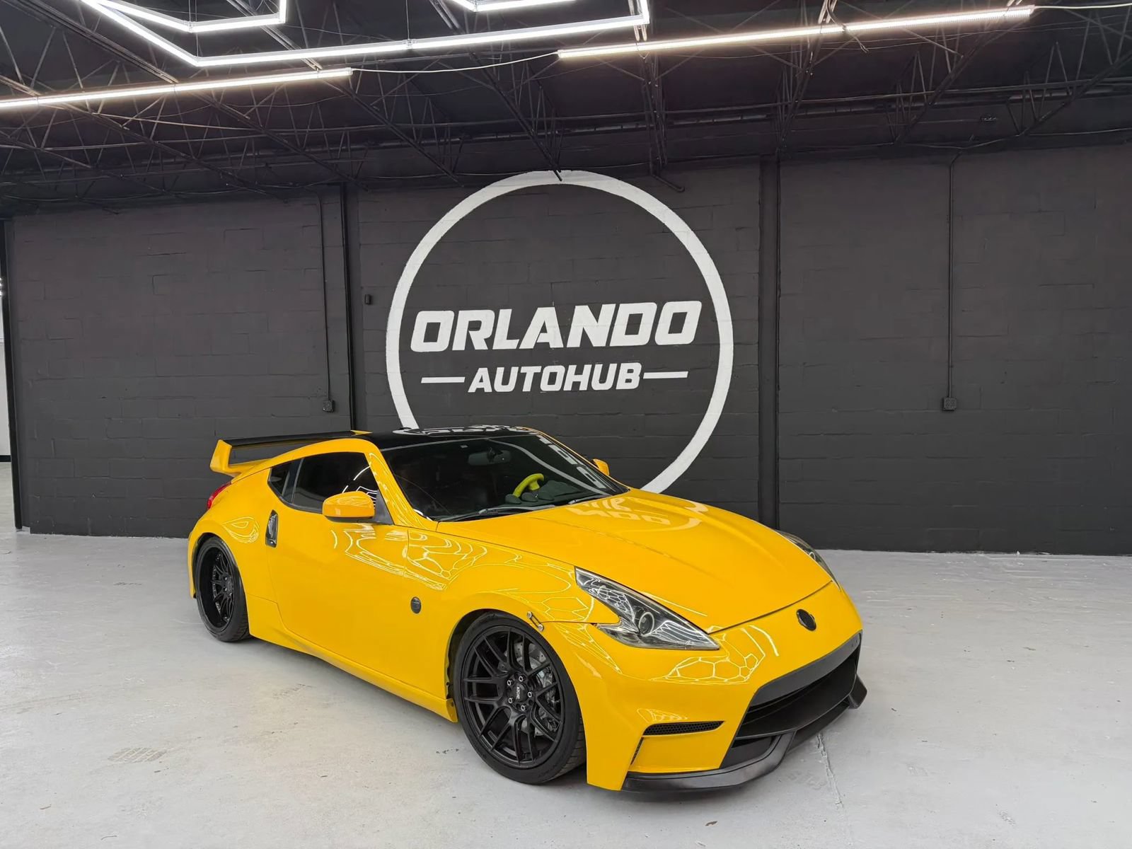 Used 2009 Nissan 370Z Touring w/ Sport Pkg RWD image 2