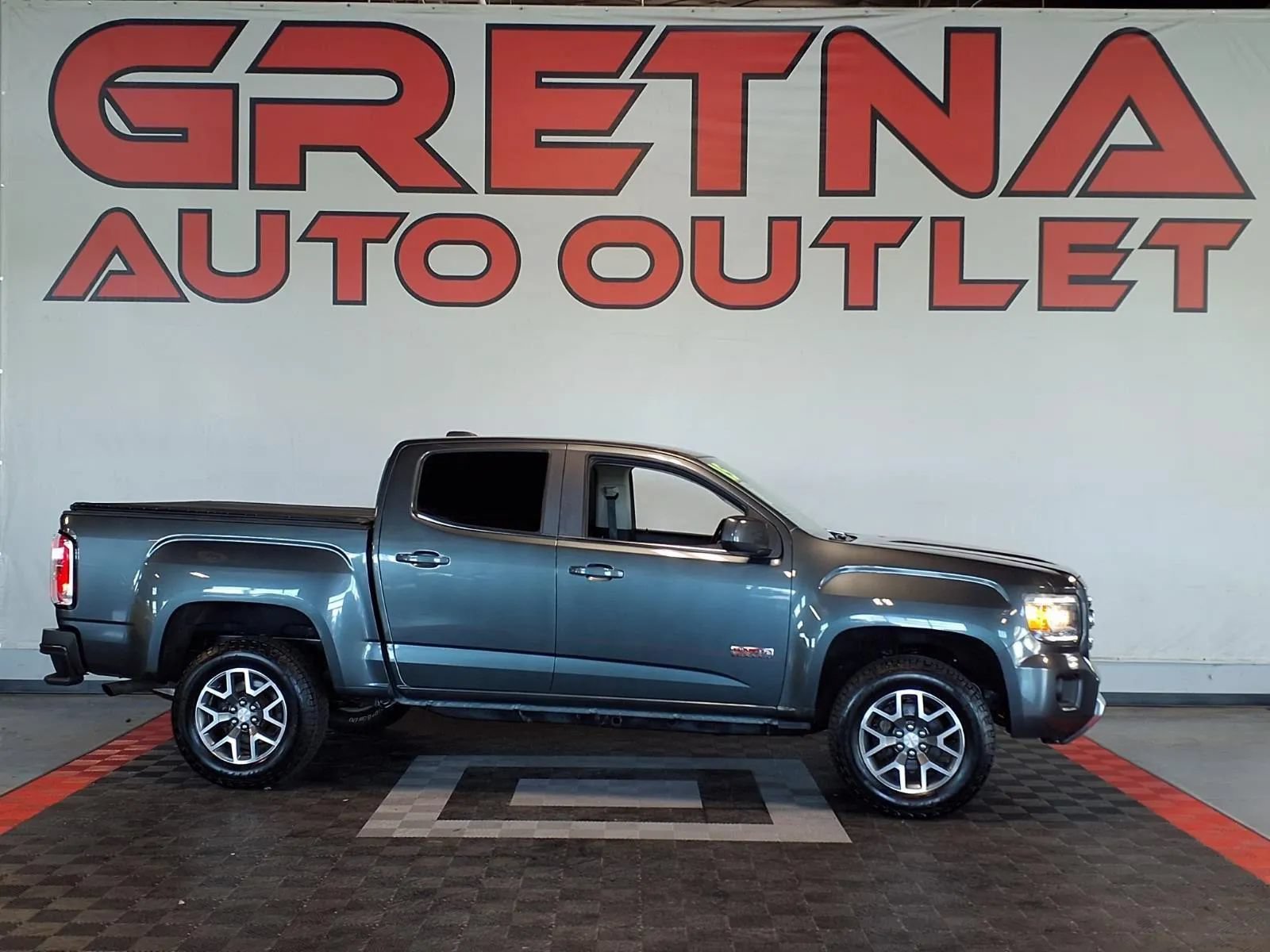 Used 2015 GMC Canyon SLE w/ All-Terrain Package AWD/4WD image 1