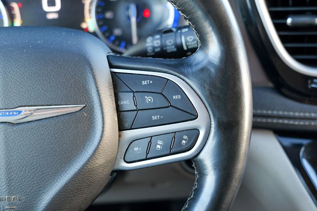 Used 2021 Chrysler Pacifica Touring-L image 35