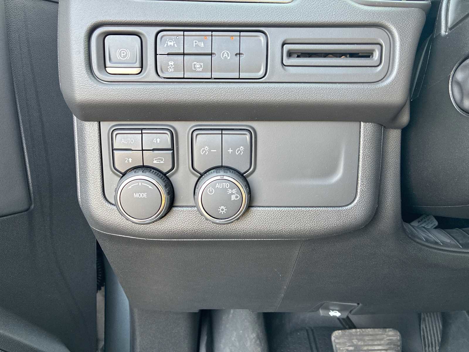 Used 2024 Chevrolet Tahoe RST w/ Luxury Package image 18