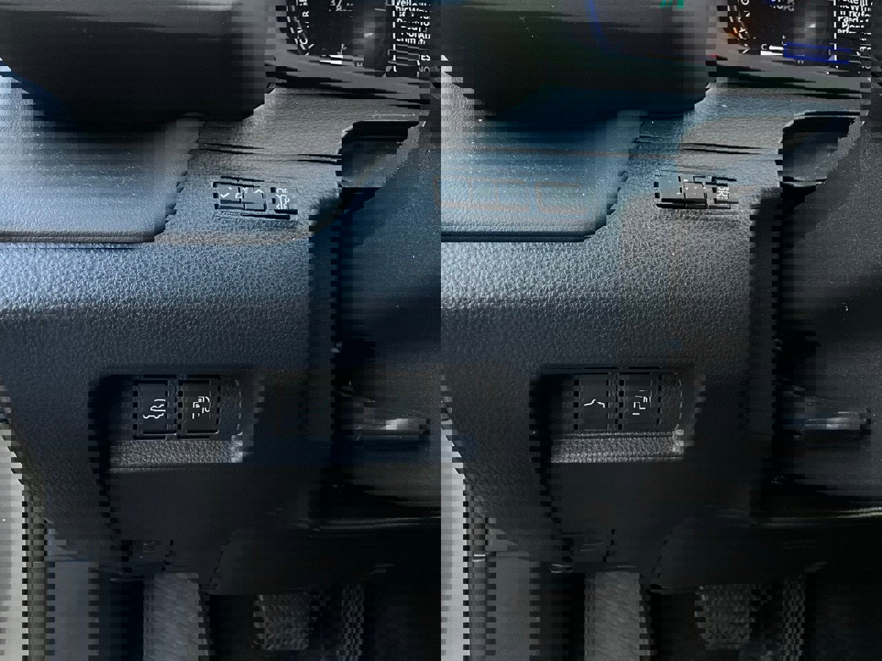 Used 2025 Toyota Crown XLE image 21