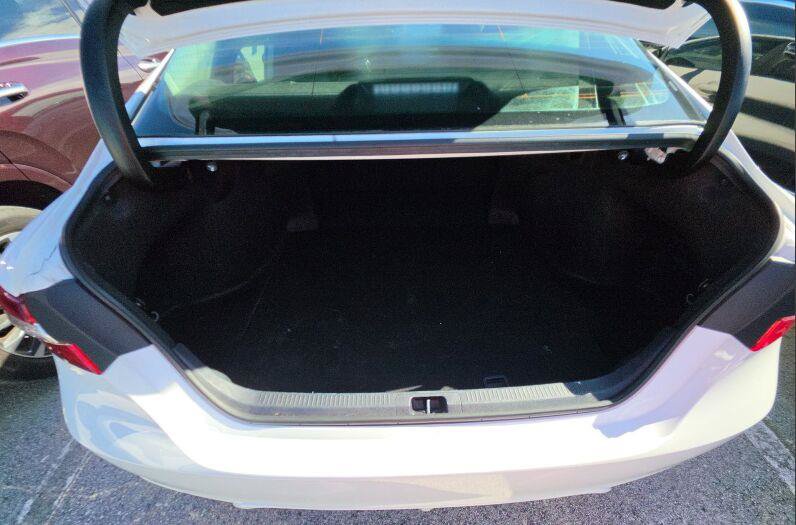 Used 2024 Toyota Camry SE FWD image 4