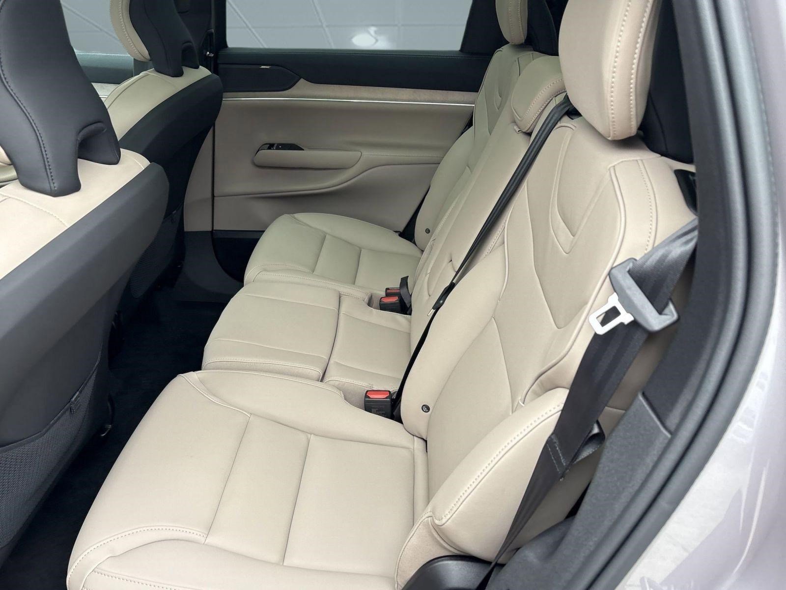 New 2026 Volvo EX90 Plus image 13