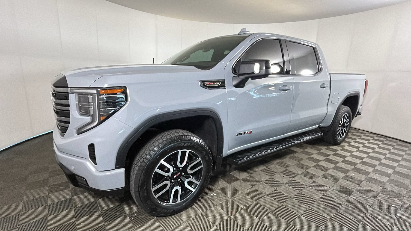 Used 2025 GMC Sierra 1500 AT4 w/ AT4 Preferred Package AWD/4WD image 8