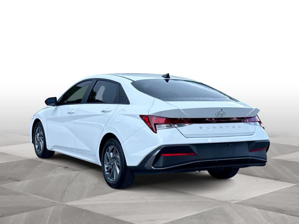 Used 2024 Hyundai Elantra SEL FWD image 6