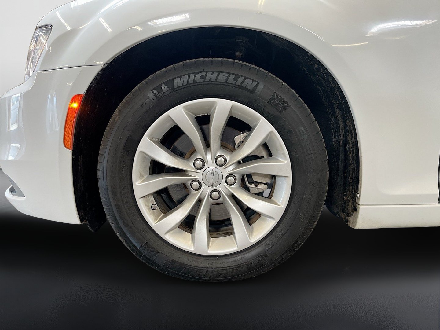 Used 2023 Chrysler 300 Touring RWD image 29