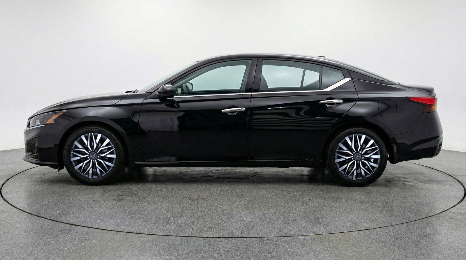Used 2025 Nissan Altima 2.5 SV image 5