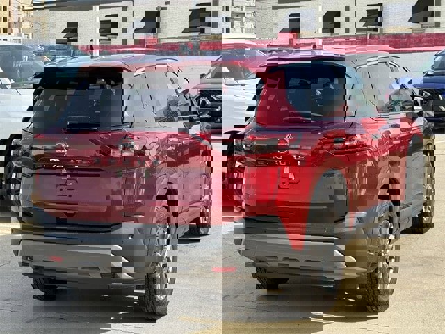 Used 2023 Nissan Rogue S image 4