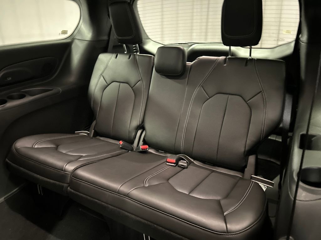 New 2027 Chrysler Pacifica Select FWD image 22