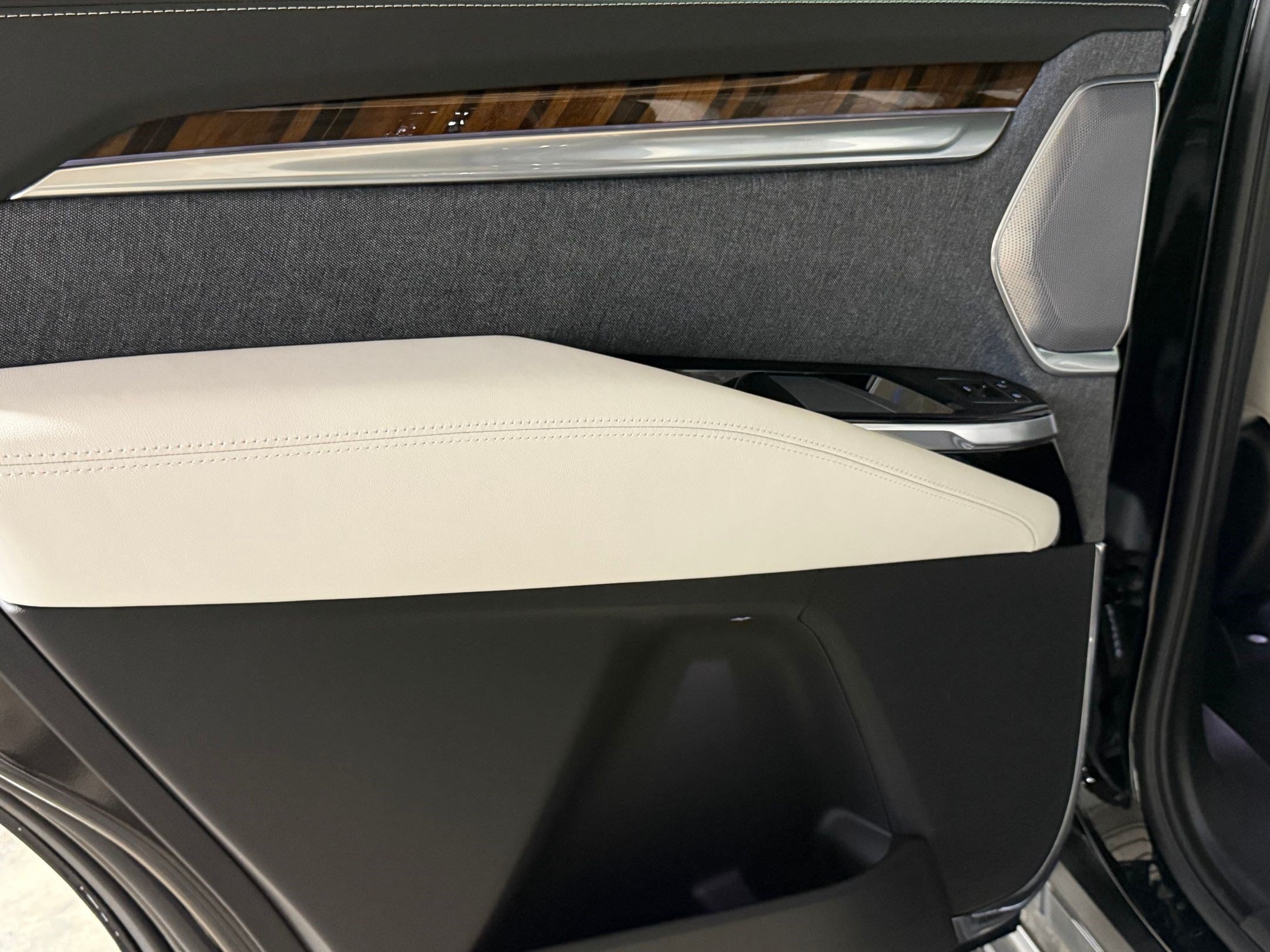 New 2026 Cadillac Escalade Platinum Sport AWD/4WD image 57