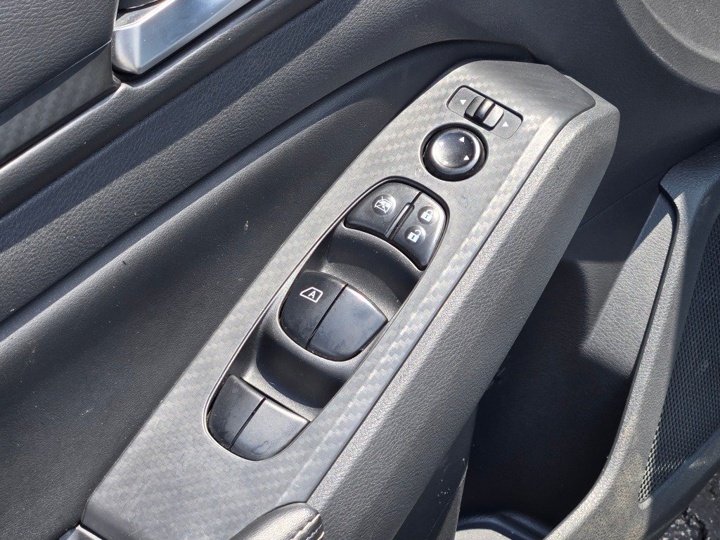 Used 2025 Nissan Altima 2.5 SV FWD image 19