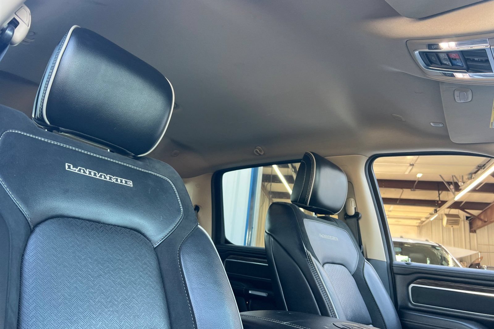 Used 2019 RAM 1500 Laramie AWD/4WD image 17