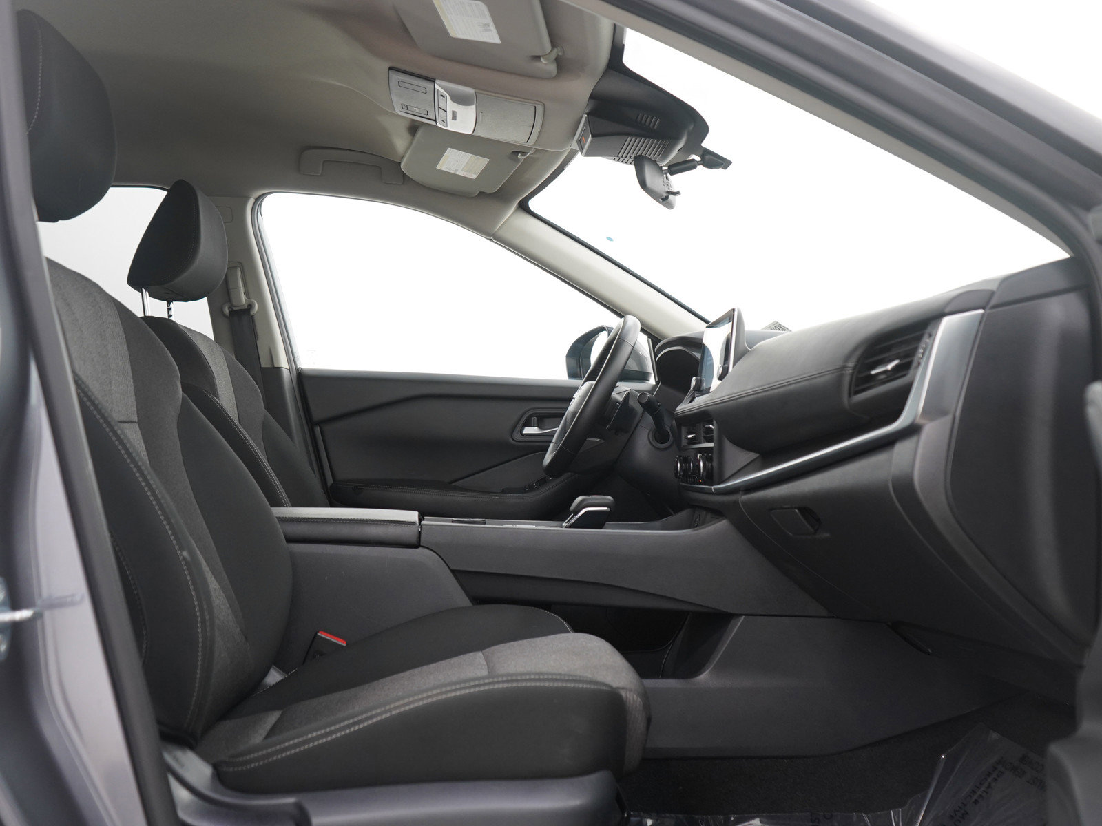 Used 2025 Nissan Rogue SV image 11