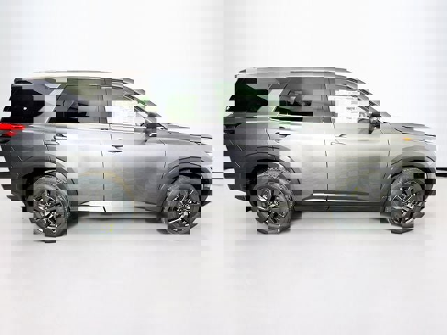 New 2025 Nissan Pathfinder S image 4