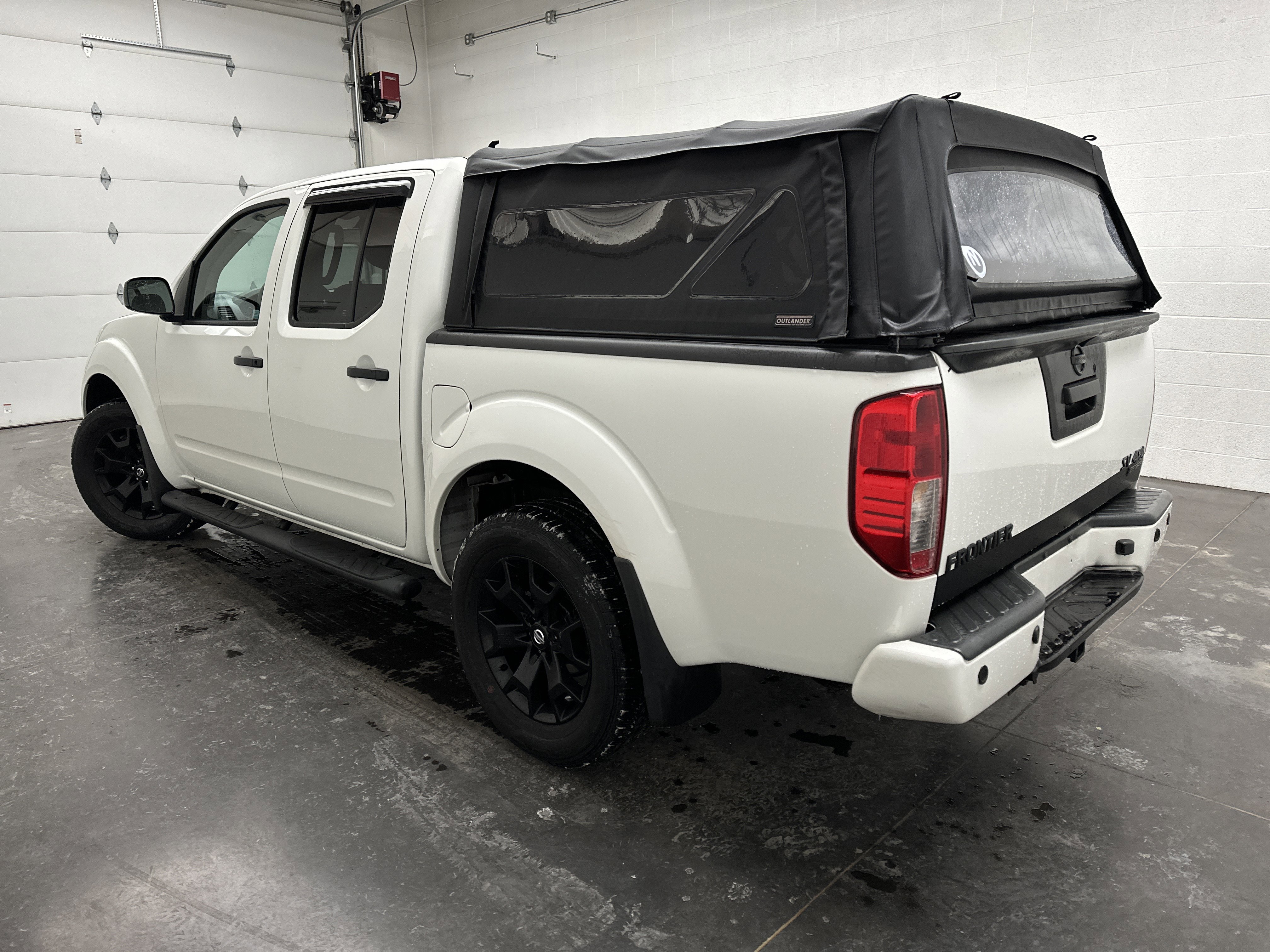 Used 2021 Nissan Frontier SV w/ Midnight Edition Floor Mats image 6