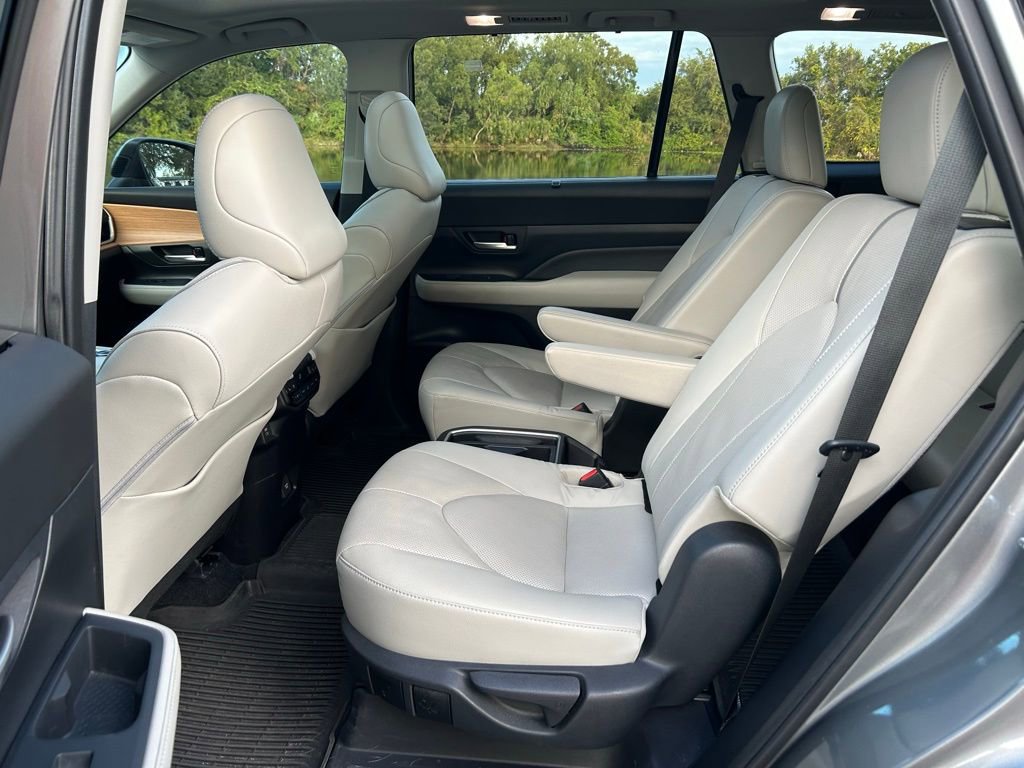 Certified 2025 Toyota Grand Highlander AWD image 14