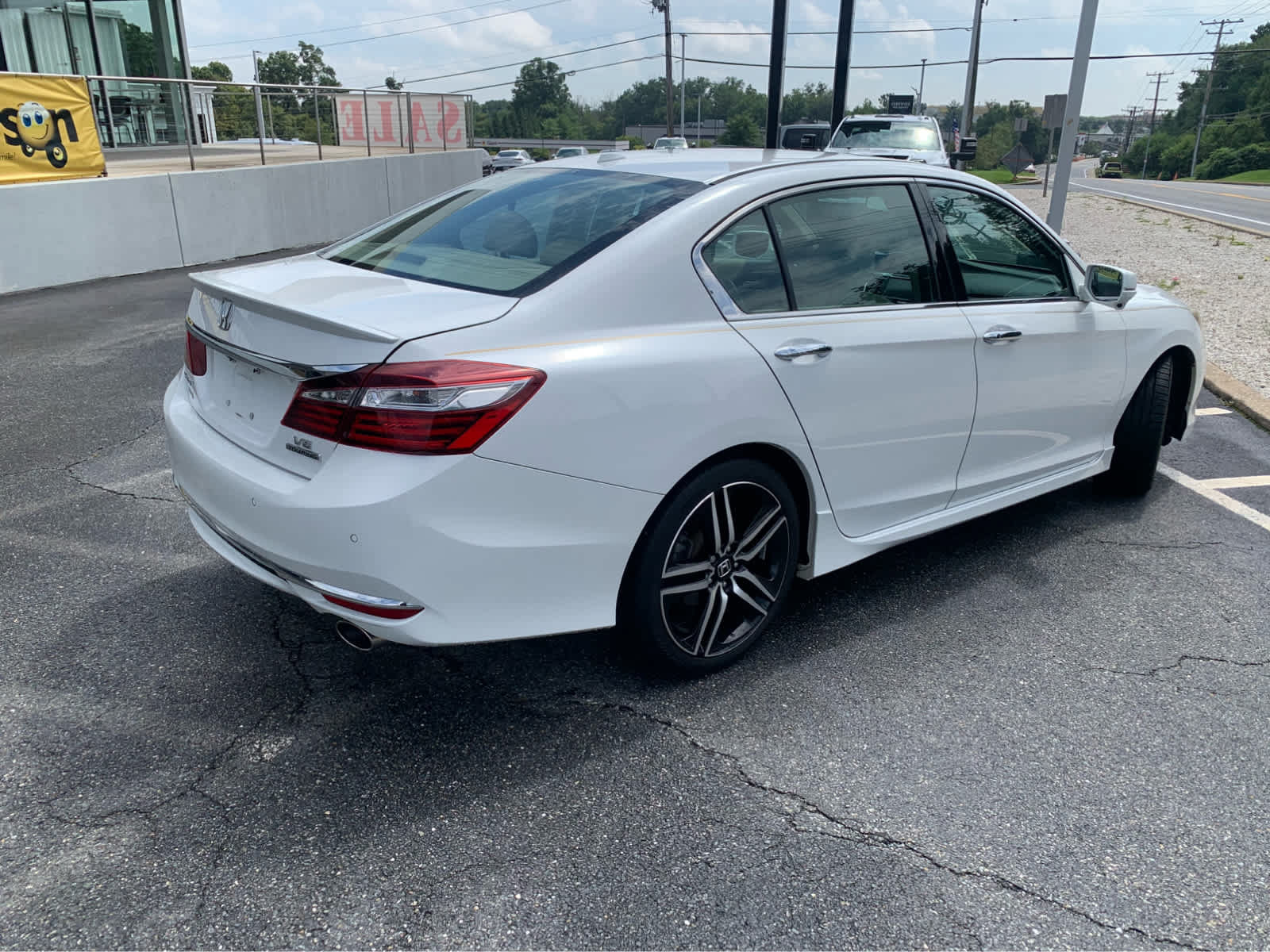 Used 2017 Honda Accord Touring image 7