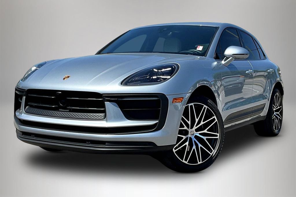 Used 2023 Porsche Macan Turbo image 2