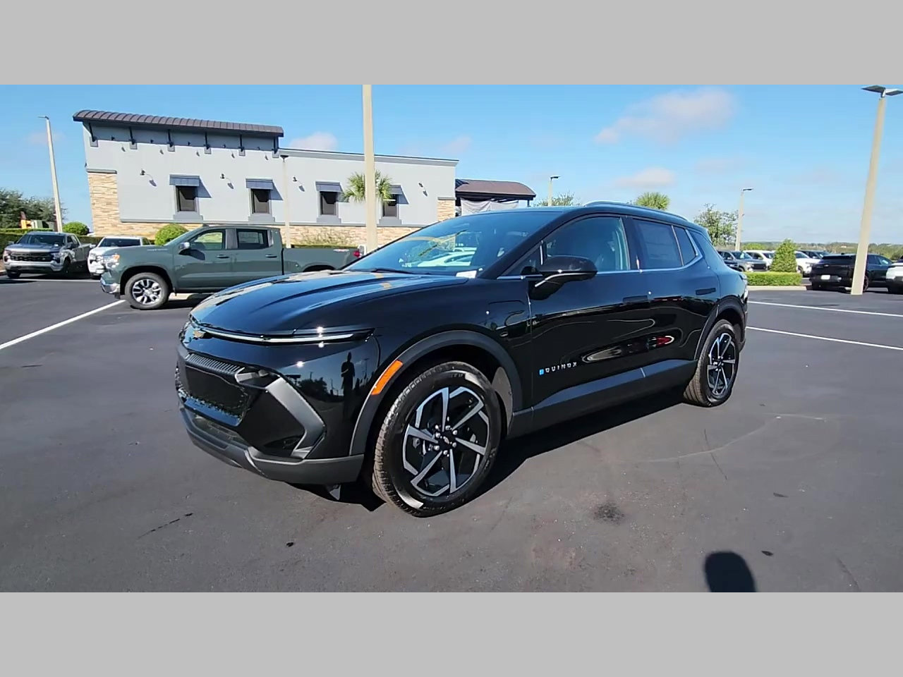 New 2026 Chevrolet Equinox EV LT AWD/4WD image 17