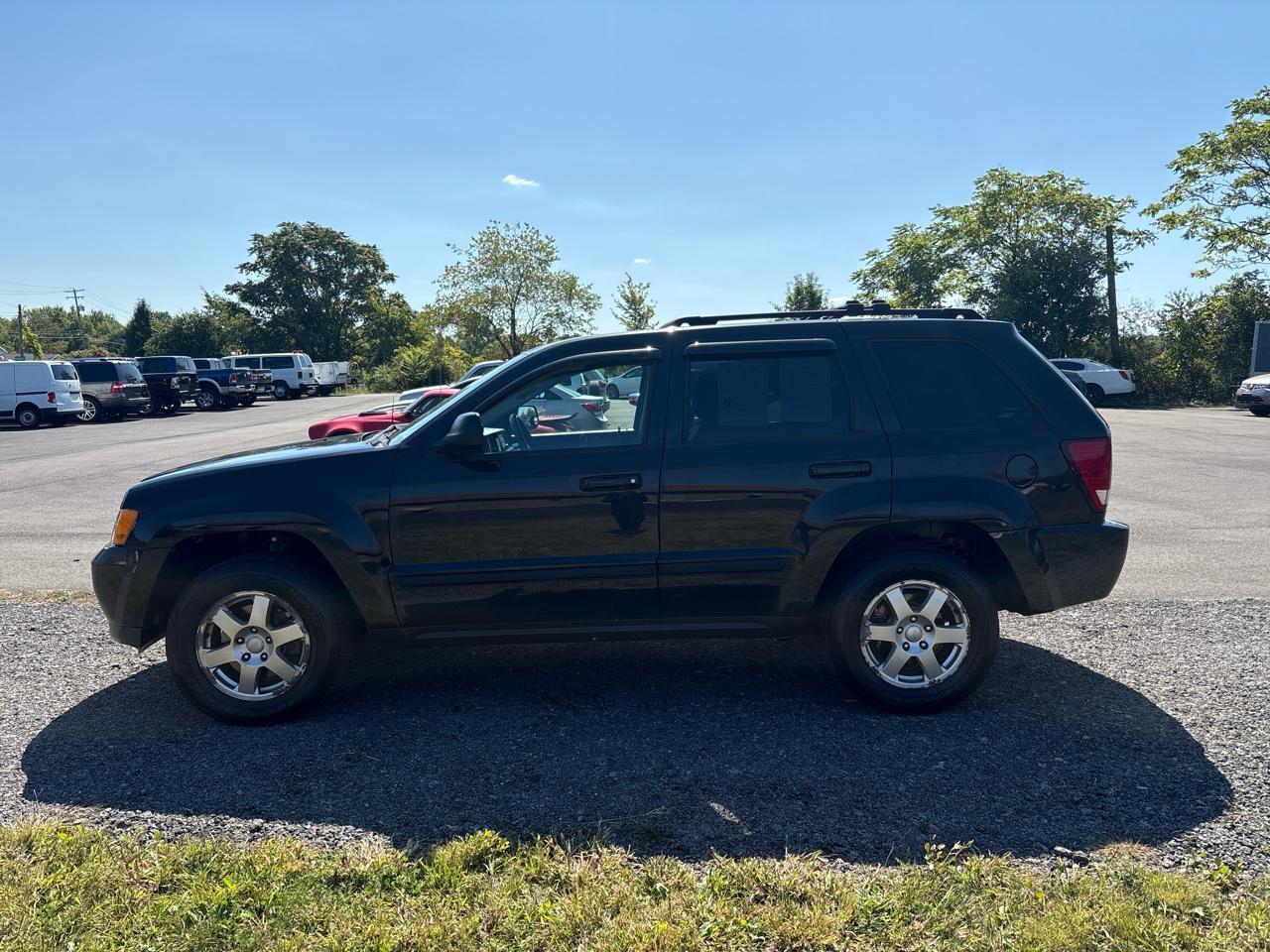 Used 2009 Jeep Grand Cherokee Laredo AWD/4WD image 3