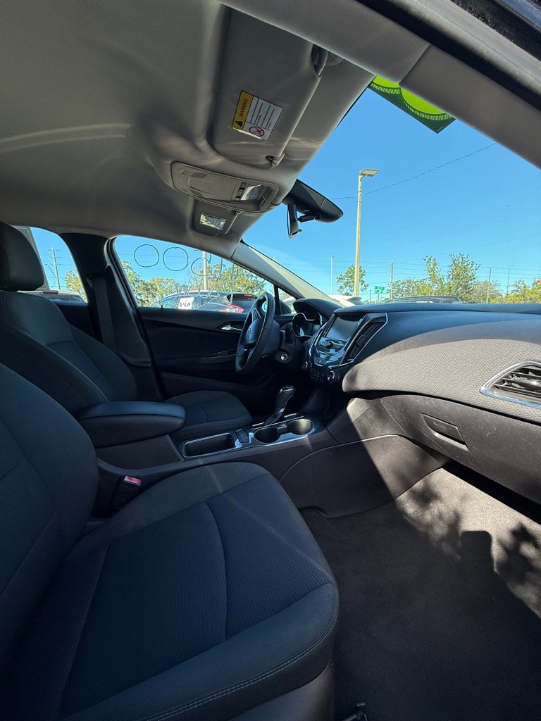 Used 2018 Chevrolet Cruze LT image 9