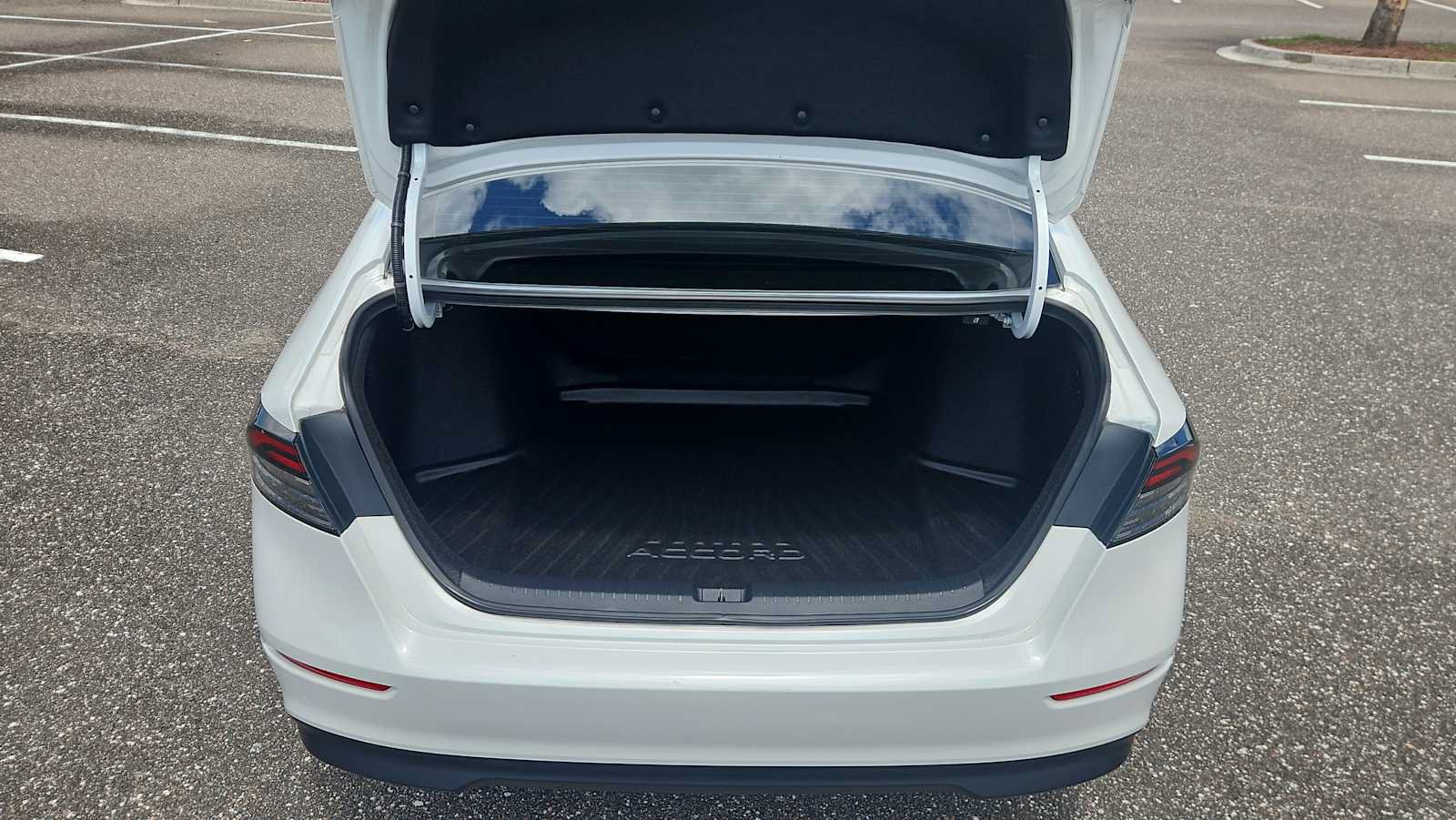 Certified 2023 Honda Accord LX image 19
