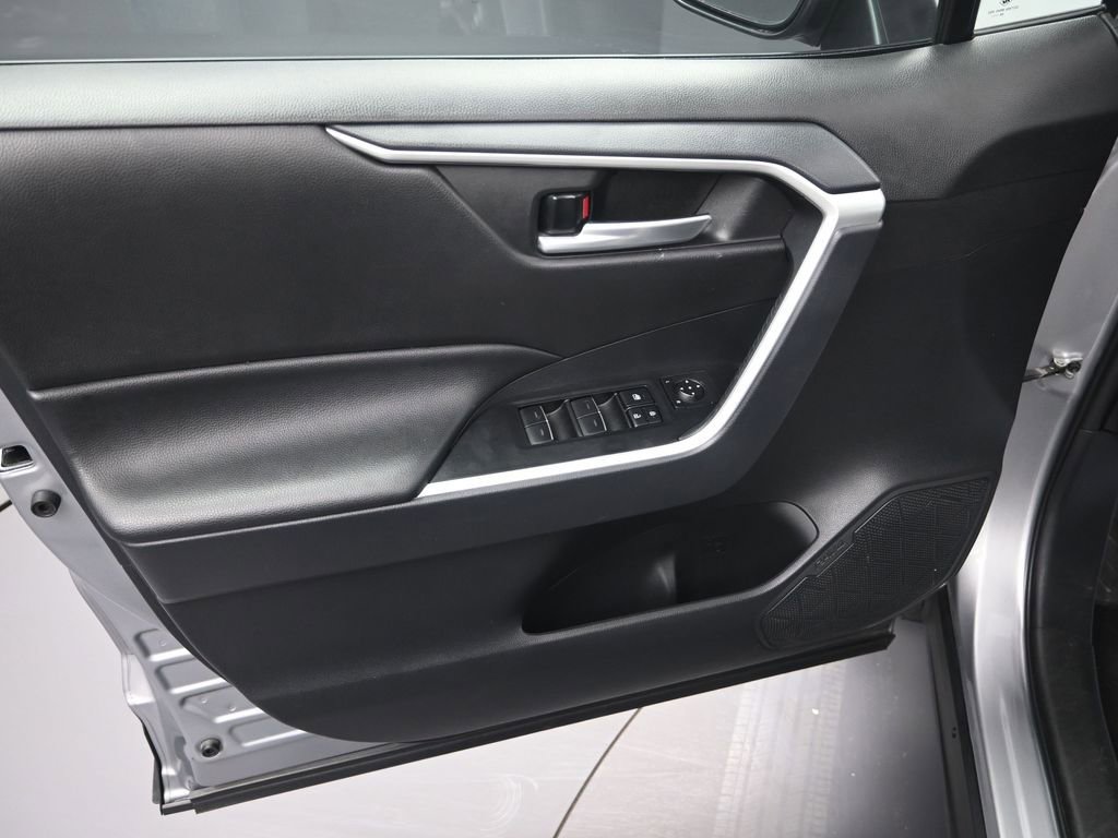 Used 2025 Toyota RAV4 XLE image 10