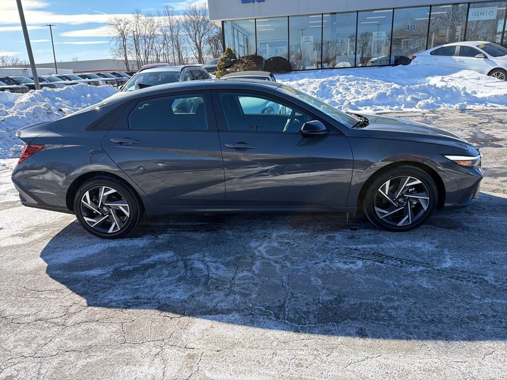 Certified 2025 Hyundai Elantra SEL image 2