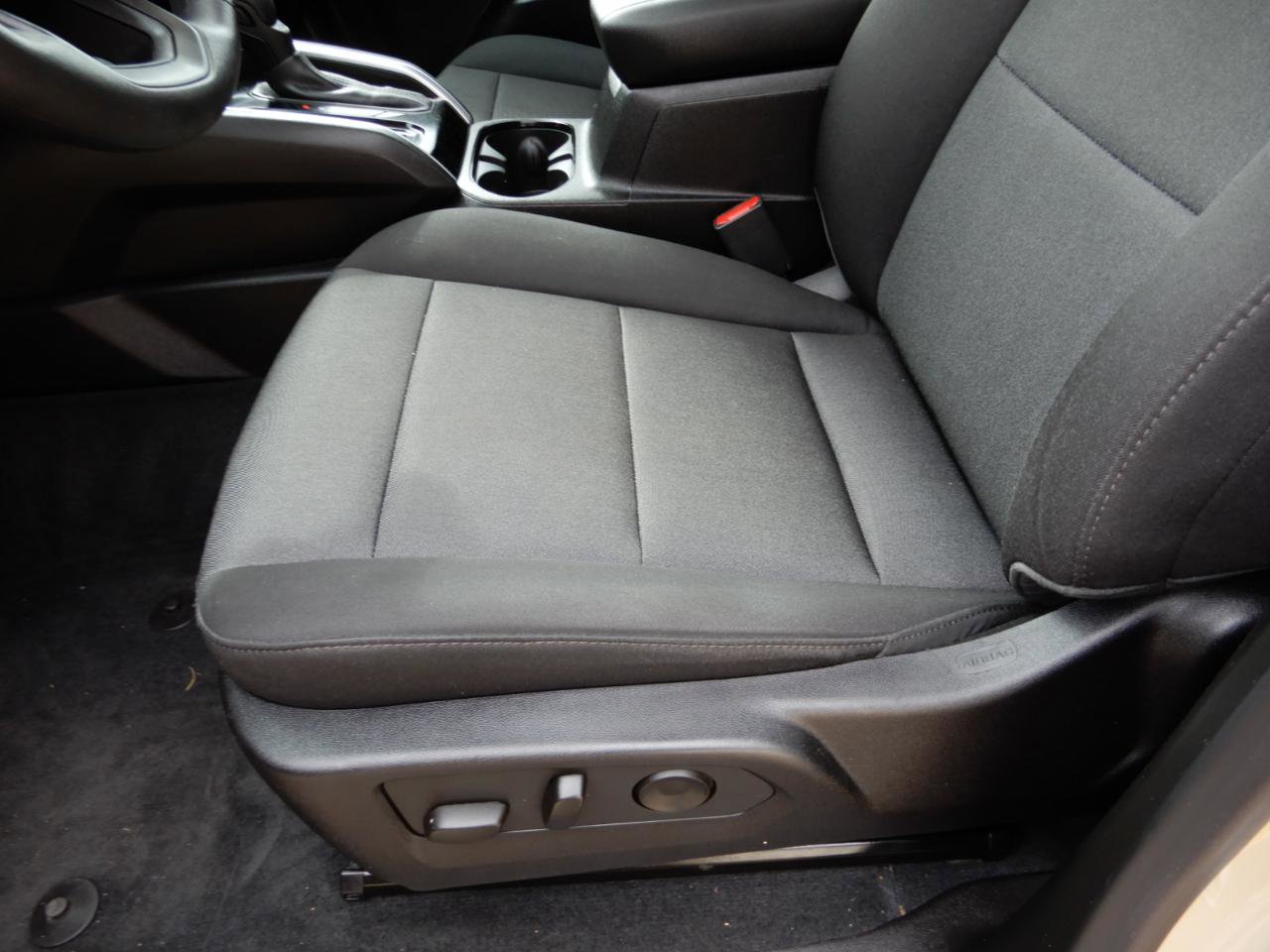 Used 2023 Chevrolet Colorado W/T w/ WT Convenience Package II AWD/4WD image 13