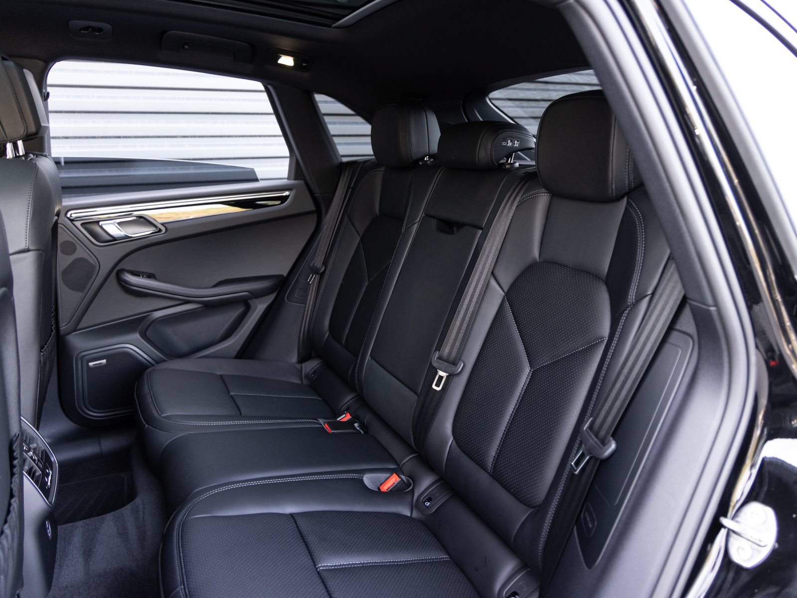 New 2026 Porsche Macan AWD/4WD image 27