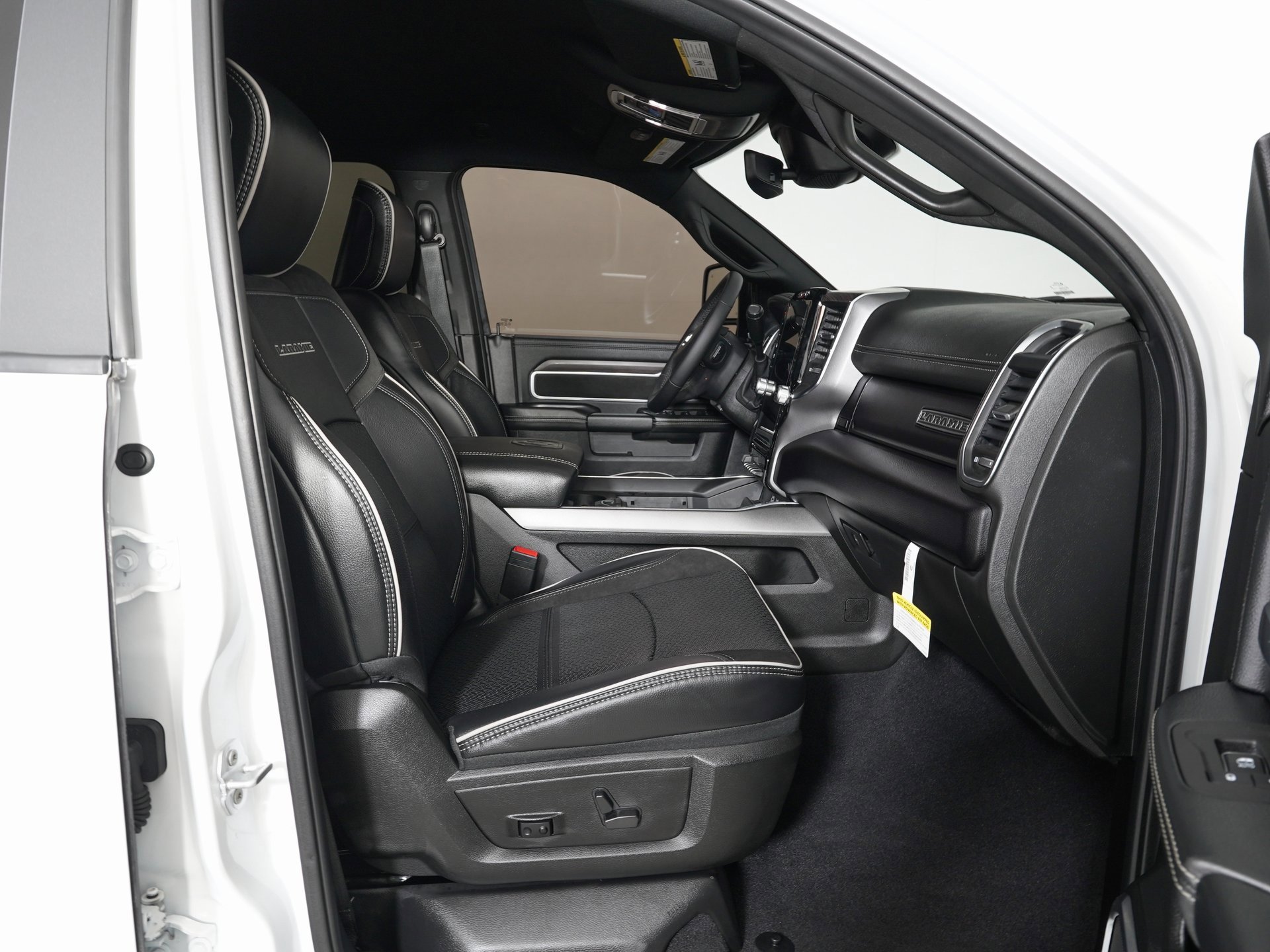 Used 2025 RAM 3500 Laramie w/ Max Tow Package image 10