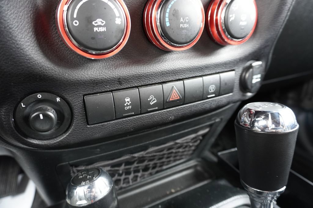 Used 2018 Jeep Wrangler Unlimited Sahara w/ Max Tow Package image 19