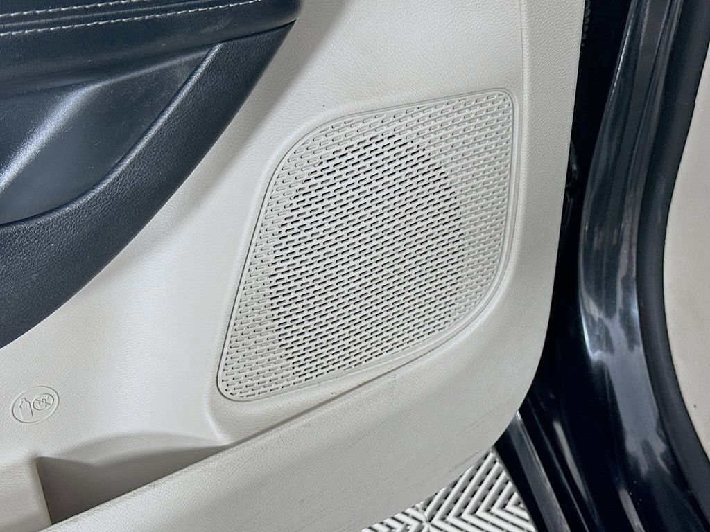 Used 2019 Chrysler Pacifica Limited FWD image 26