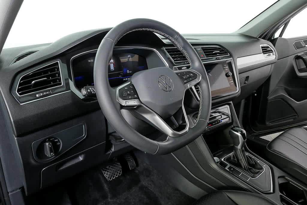 Certified 2023 Volkswagen Tiguan SE FWD image 7