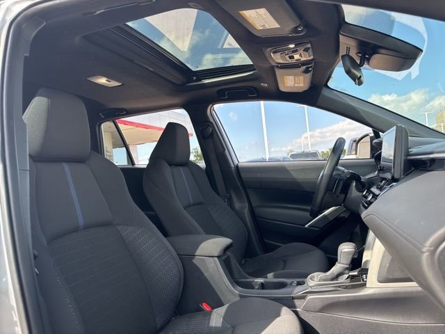 Used 2024 Toyota Corolla Cross AWD Hybrid w/ Moonroof Package image 30