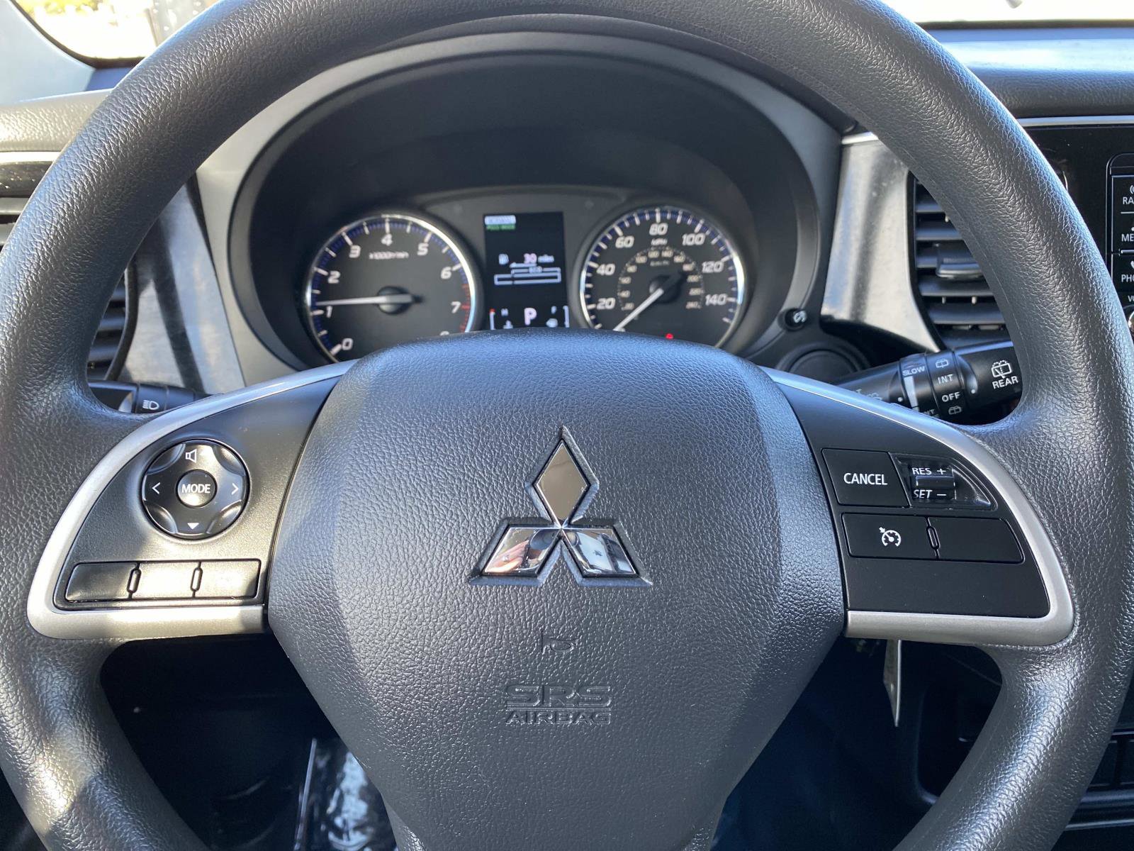 Used 2020 Mitsubishi Outlander ES image 13